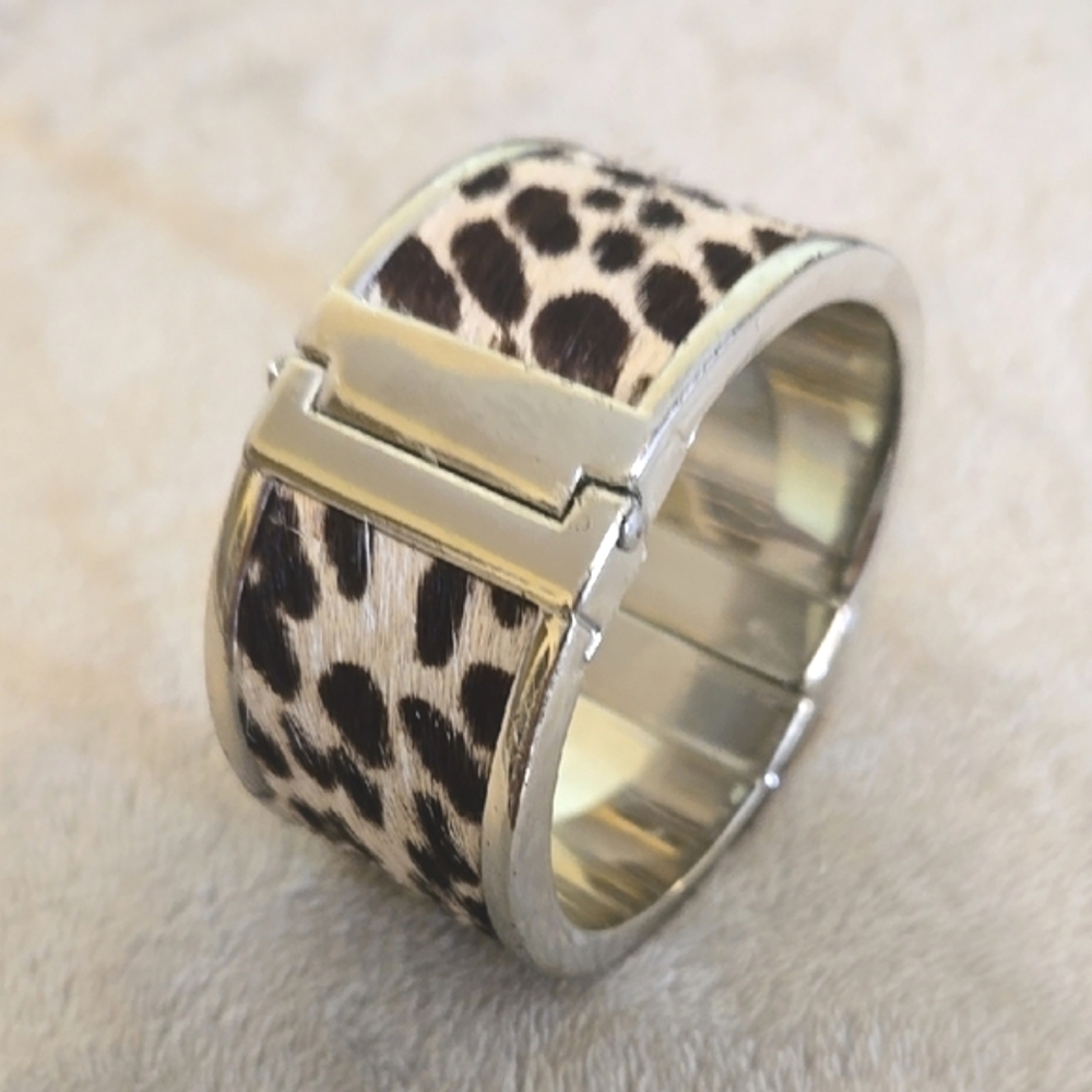 #165 ANN TAYLOR Leopard Print Silver-Tone Women's Bracelet - Picture 3 of 5